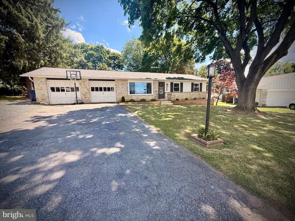 3124 LINDA LN, Sinking Spring, PA 19608