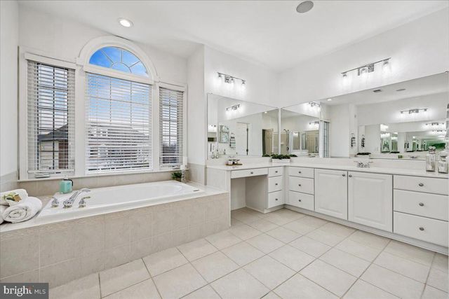 304 SUMMER GARDEN WAY, Rockville, MD 20850