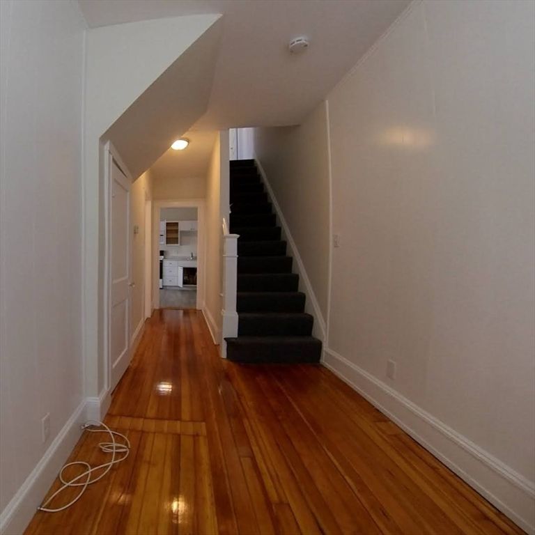 11 Banks Street B, Waltham, MA 02451