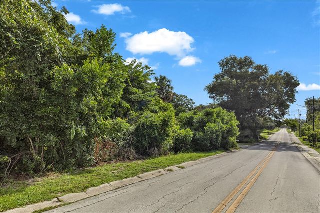 132 COLOMBA ROAD, Debary, FL 32713