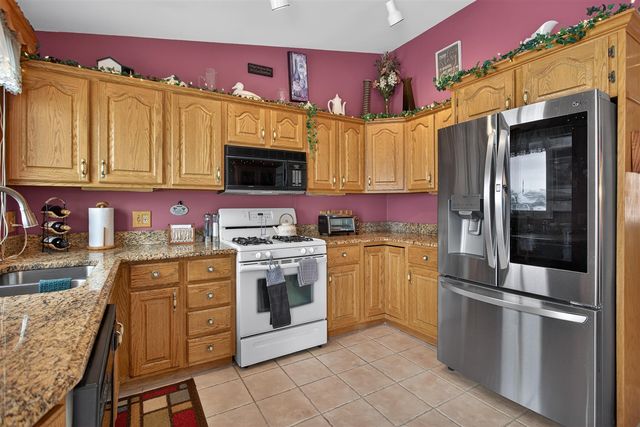 106 Hilltop Court, Brooklyn, MI 49230