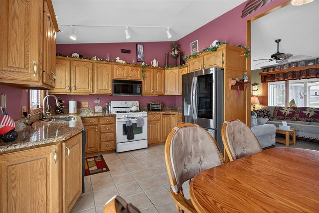 106 Hilltop Court, Brooklyn, MI 49230