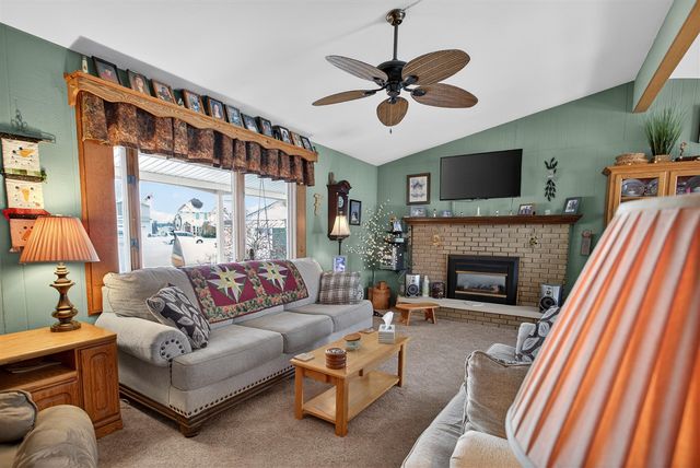 106 Hilltop Court, Brooklyn, MI 49230