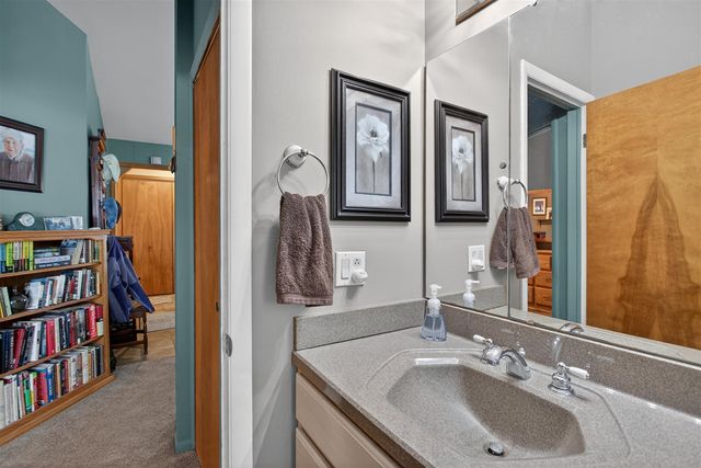 106 Hilltop Court, Brooklyn, MI 49230