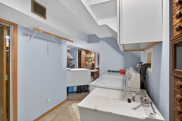 106 Hilltop Court, Brooklyn, MI 49230