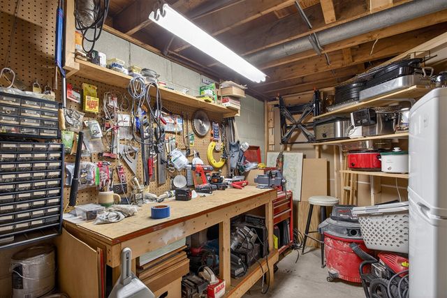 106 Hilltop Court, Brooklyn, MI 49230