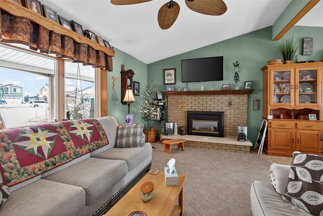 106 Hilltop Court, Brooklyn, MI 49230