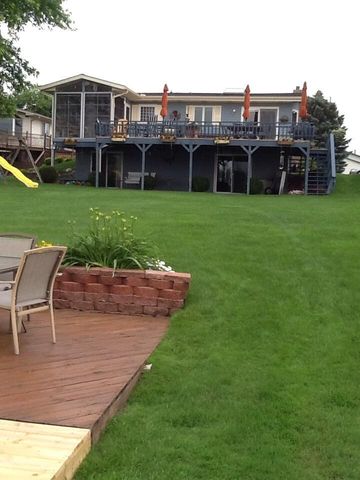 106 Hilltop Court, Brooklyn, MI 49230