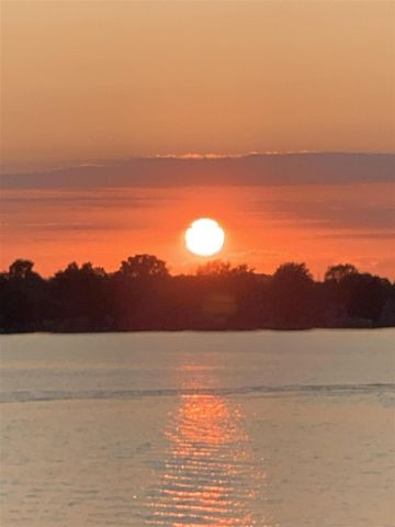 106 Hilltop Court, Brooklyn, MI 49230