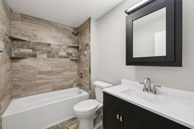 1000 Parkhill Drive, Norwalk, IA 50211