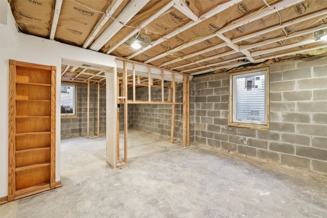 1000 Parkhill Drive, Norwalk, IA 50211