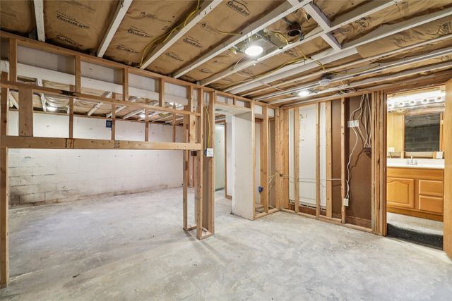 1000 Parkhill Drive, Norwalk, IA 50211