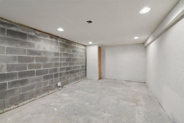 1000 Parkhill Drive, Norwalk, IA 50211