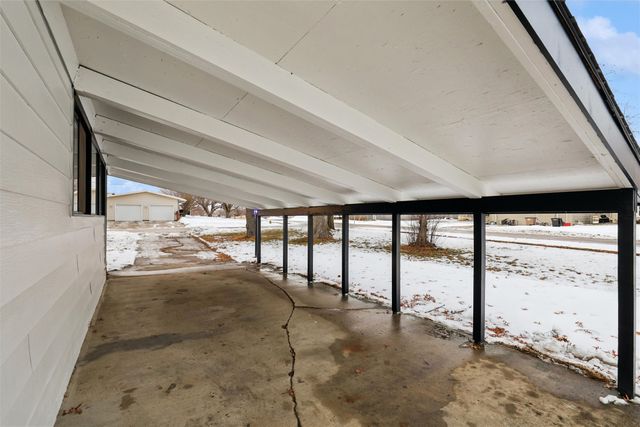 1000 Parkhill Drive, Norwalk, IA 50211