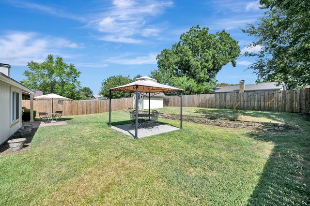 6453 Starnes Road, Watauga, TX 76148