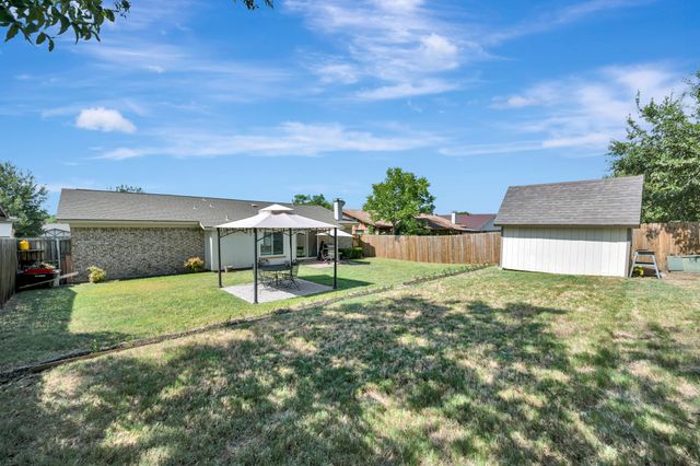 6453 Starnes Road, Watauga, TX 76148