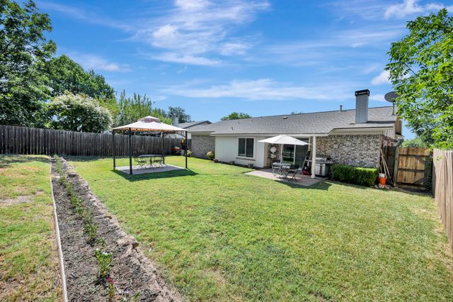 6453 Starnes Road, Watauga, TX 76148