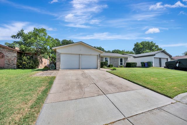 6453 Starnes Road, Watauga, TX 76148
