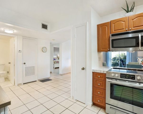 4770 NW 21st Street 305, Lauderhill, FL 33313