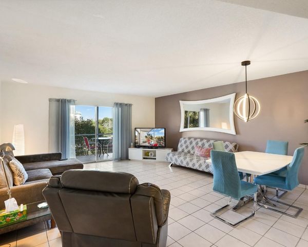 4770 NW 21st Street 305, Lauderhill, FL 33313