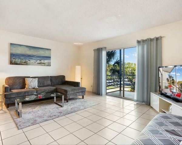 4770 NW 21st Street 305, Lauderhill, FL 33313