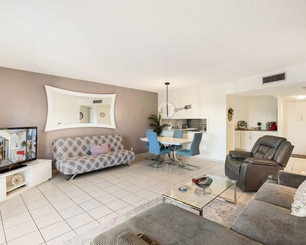 4770 NW 21st Street 305, Lauderhill, FL 33313