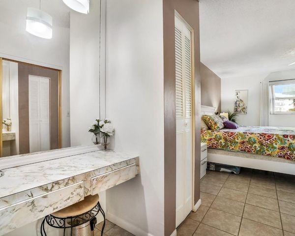 4770 NW 21st Street 305, Lauderhill, FL 33313