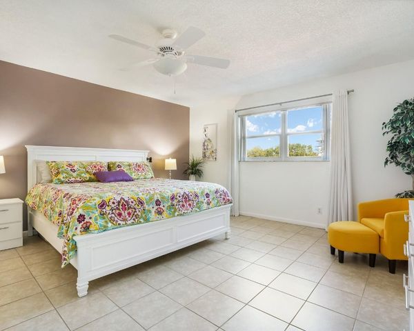 4770 NW 21st Street 305, Lauderhill, FL 33313