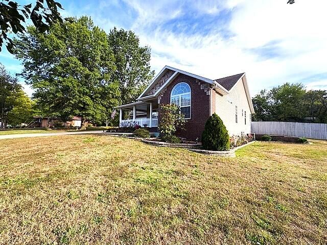 115 W Sycamore Street, Monett, MO 65708