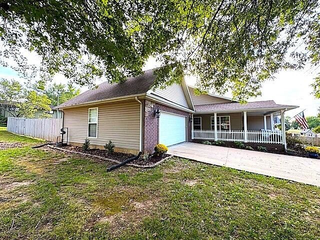 115 W Sycamore Street, Monett, MO 65708
