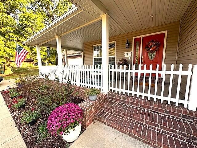 115 W Sycamore Street, Monett, MO 65708