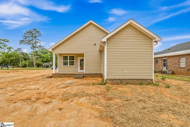 215 W Durst Avenue, Greenwood, SC 29646