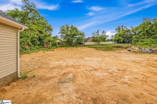 215 W Durst Avenue, Greenwood, SC 29646