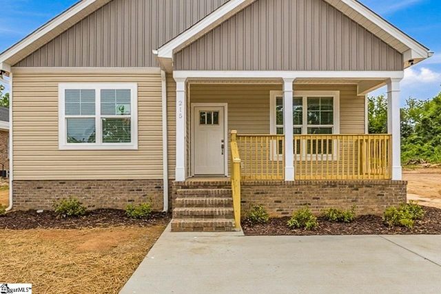 215 W Durst Avenue, Greenwood, SC 29646