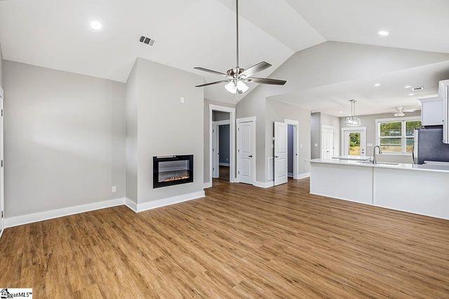 215 W Durst Avenue, Greenwood, SC 29646