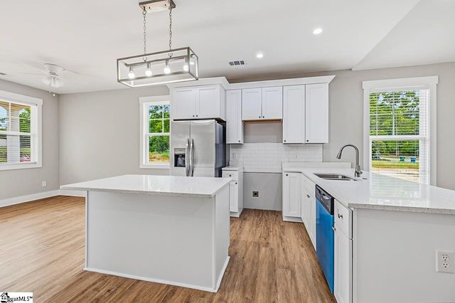215 W Durst Avenue, Greenwood, SC 29646