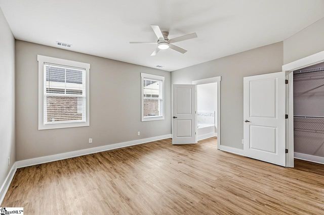 215 W Durst Avenue, Greenwood, SC 29646