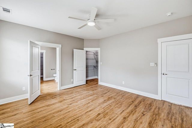 215 W Durst Avenue, Greenwood, SC 29646