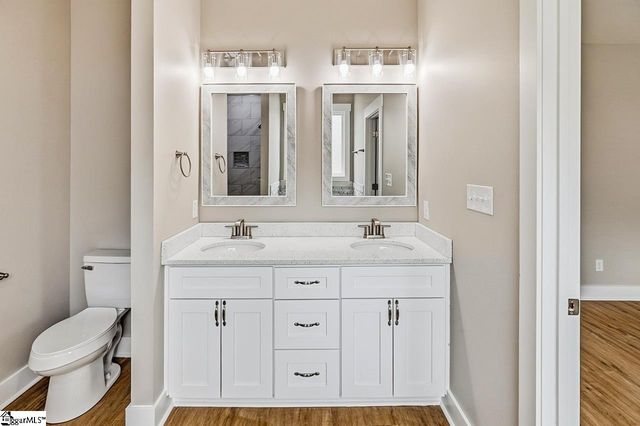 215 W Durst Avenue, Greenwood, SC 29646