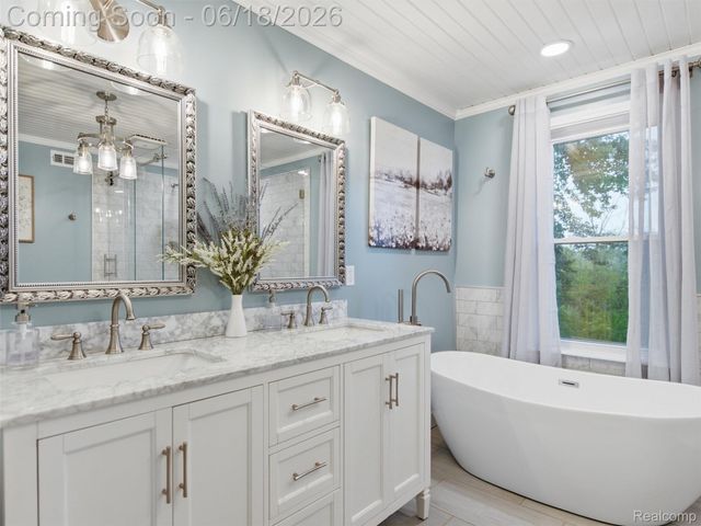 2600 Millcrest Court, Orion Charter Township, MI 48360