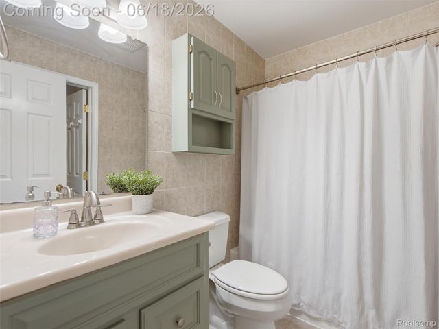 2600 Millcrest Court, Orion Charter Township, MI 48360