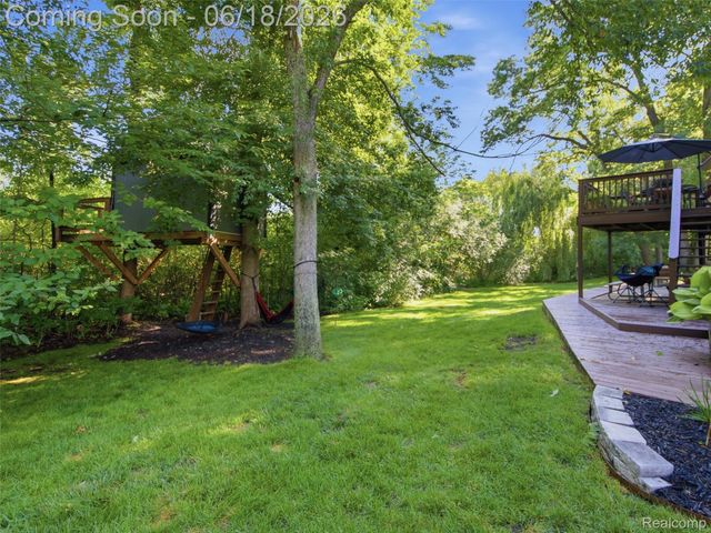 2600 Millcrest Court, Orion Charter Township, MI 48360