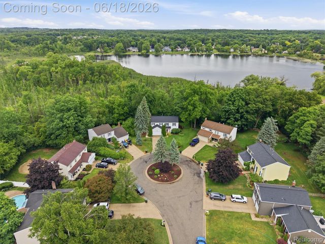 2600 Millcrest Court, Orion Charter Township, MI 48360