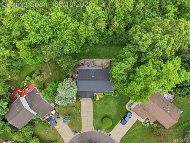 2600 Millcrest Court, Orion Charter Township, MI 48360