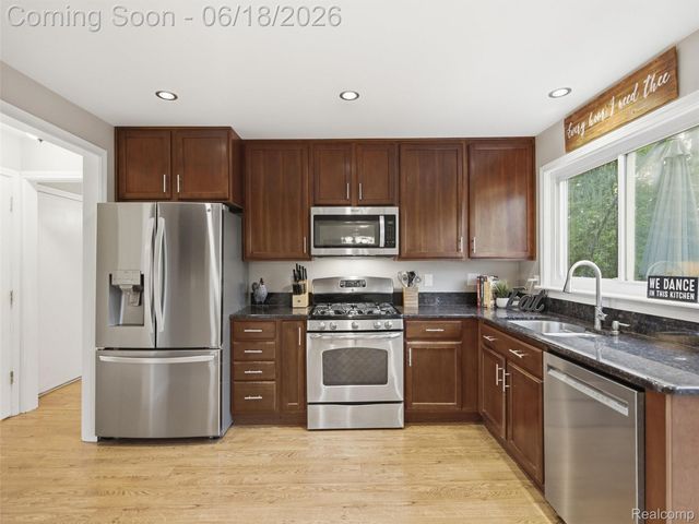 2600 Millcrest Court, Orion Charter Township, MI 48360