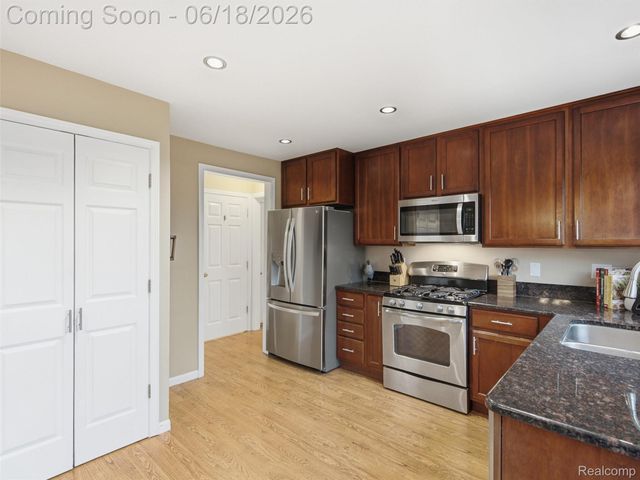 2600 Millcrest Court, Orion Charter Township, MI 48360