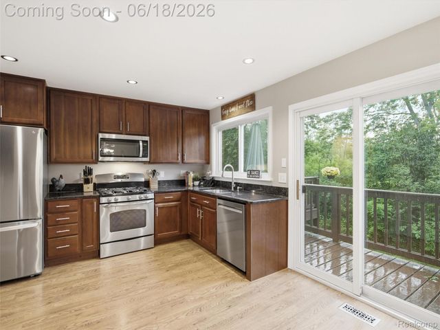2600 Millcrest Court, Orion Charter Township, MI 48360