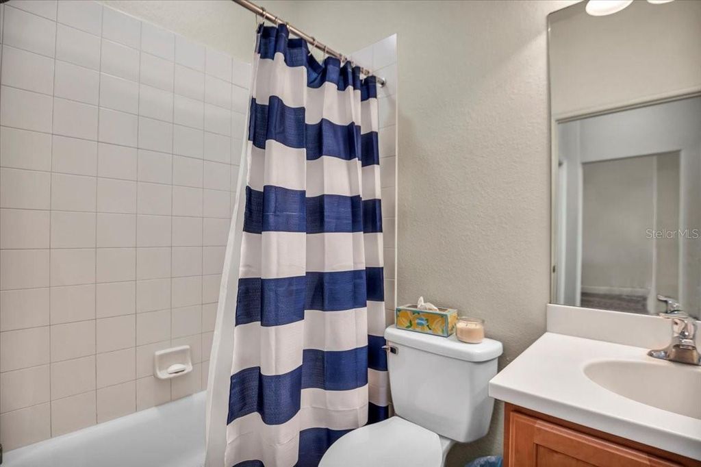 Image 12 of property listing at 1003 FAIRWAYCOVE LANE 205, Bradenton, FL 34212