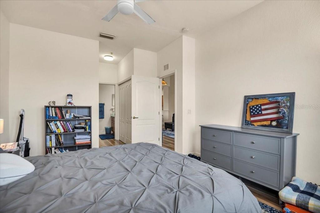 Image 15 of property listing at 1003 FAIRWAYCOVE LANE 205, Bradenton, FL 34212