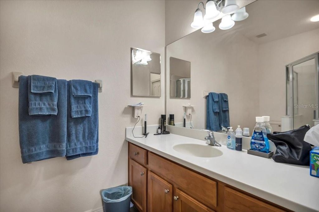 Image 17 of property listing at 1003 FAIRWAYCOVE LANE 205, Bradenton, FL 34212